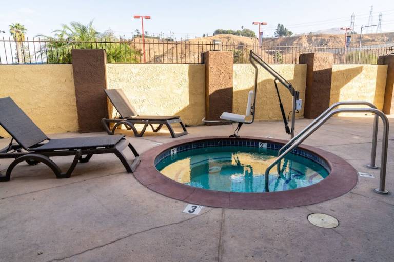 Rodeway Inn & Suites Colton Riverside