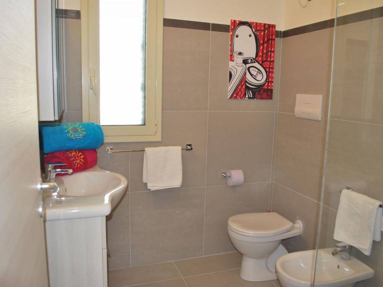 Holiday apartment with garden, pool & barbeque — photo 3