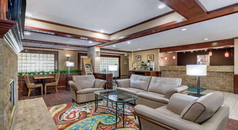 Quality Suites Addison-Dallas — photo 2