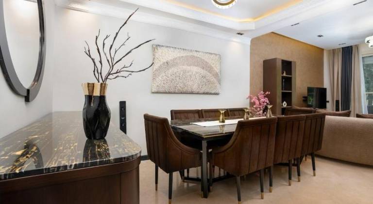 Luxury Family Villa with Private Pool in Sheikh Zayed Khan — photo 4
