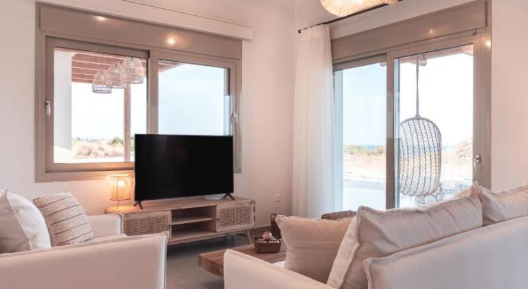 Villa with terrace, private pool & BBQ | Close to the beach | Suitable for remote work | Pet-friendly — photo 2