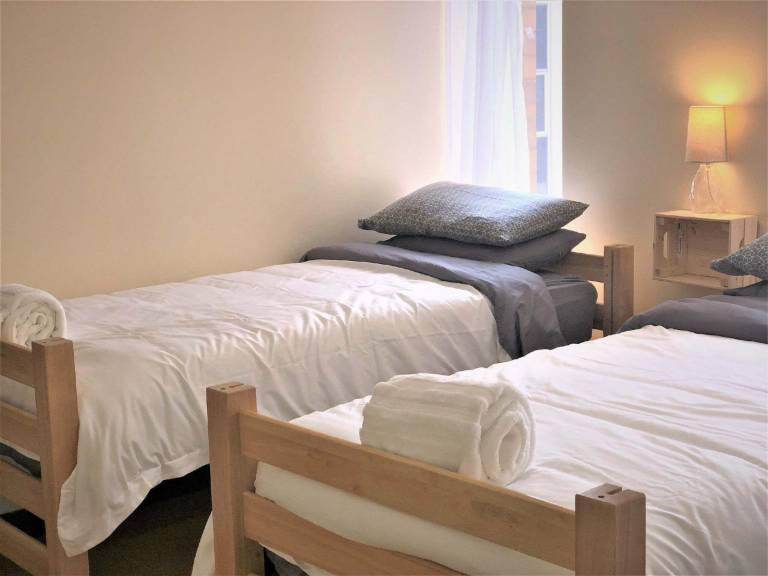2 Bedroom Downtown Apt Walkable Safe Clean — photo 5