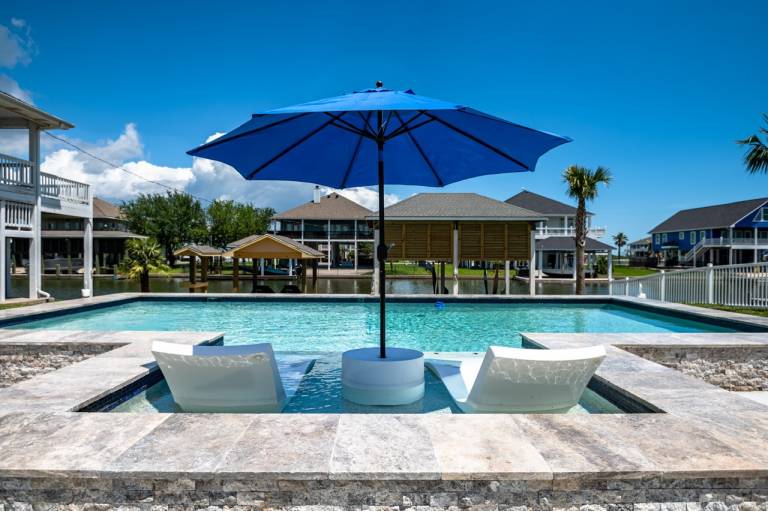Vacation home with private pool, BBQ & garden — photo 3
