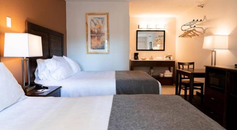 Riviera Motor Lodge in Saratoga, WY