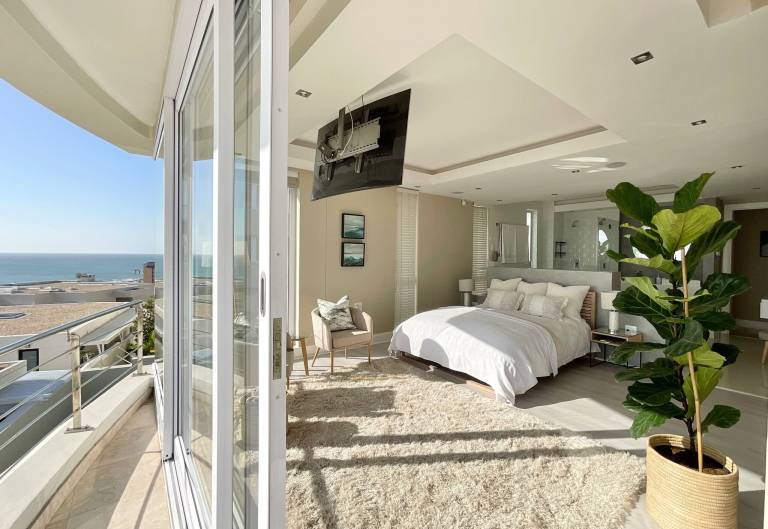Luxuri&ouml;ses Strand Penthouse im Herzen von Humewood