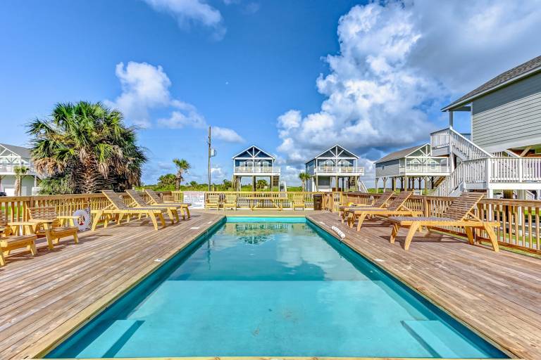 Family-oriented charming vacation home with patio, garden & pool | Dogs allowed — photo 2