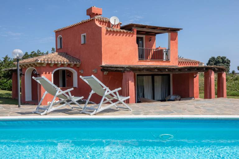 Villa with barbecue, yard & private pool | Garden view in Stintino