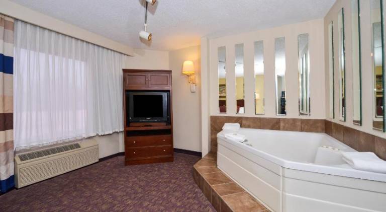 Lamplighter Inn-South — photo 3