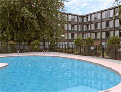 Ramada by Wyndham Watertown/Thousand Islands NY — photo 3