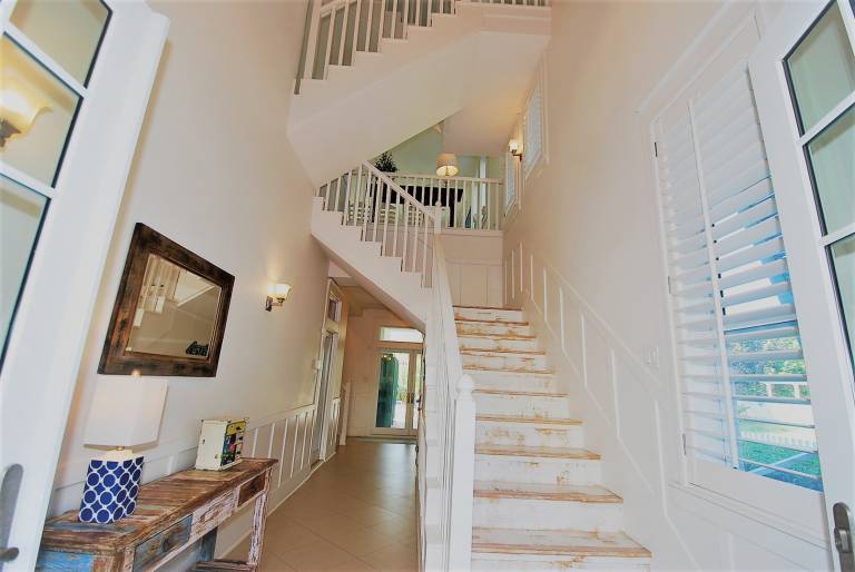 Family-friendly beautiful vacation home with pool | Close to the beach | Pets are welcome — photo 3