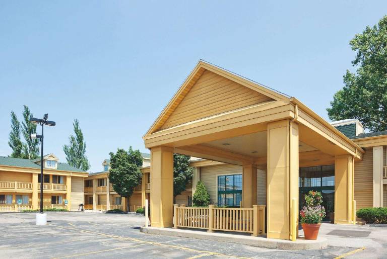 La Quinta Inn by Wyndham Oshkosh — photo 5