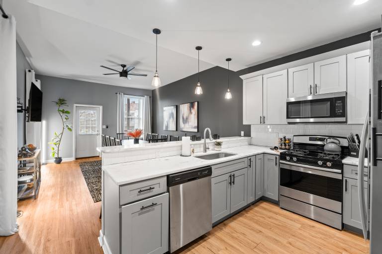 4BR Near Soulard Market Arcade Basement & Huge Dining Dog-Friendly STL — photo 2