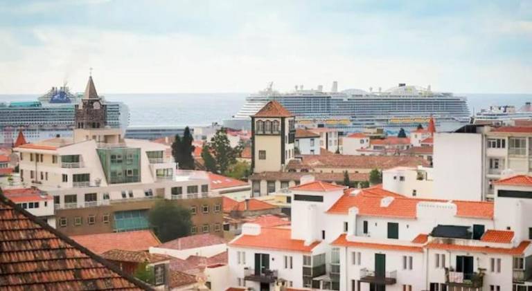 Funchal downtown 5min Marina 2 bedroom parking in Funchal