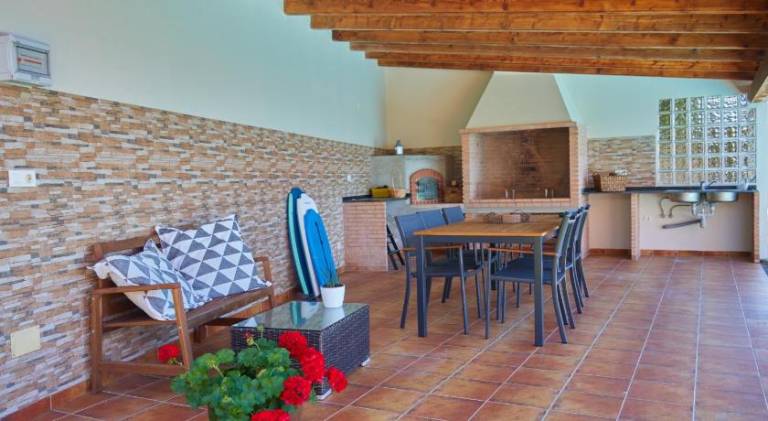Fully equipped pleasant house with private pool, barbeque & patio | Close to the beach | Perfect for remote work | Pets allowed — photo 2