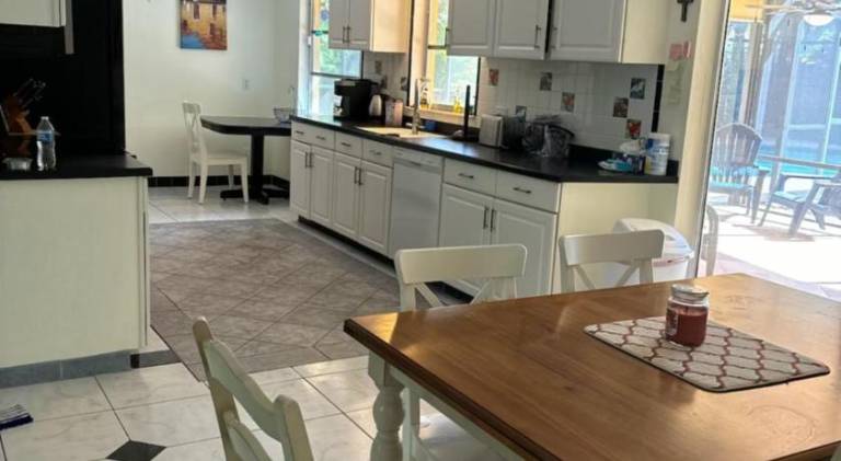 Vacation home with pool | Pets allowed — photo 2