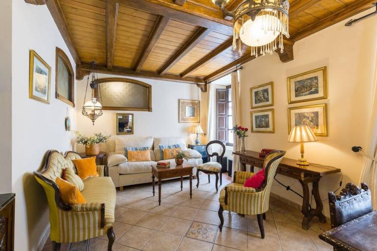 Fully equipped big vacation home with private pool, terrace & yard | Suitable for remote work | Pet-friendly — photo 3