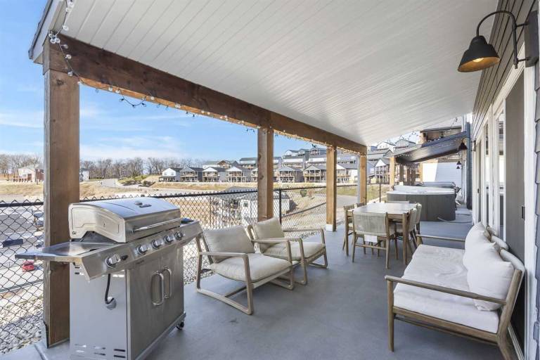 The House with it all! Free Group Tickets, Great Lake View, Hot Tub, Fireplace, Grill, Golf Deals! — photo 5