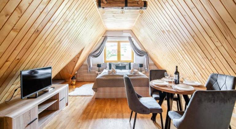 Serviced apartment with sauna, patio & yard | Pet-friendly — photo 4