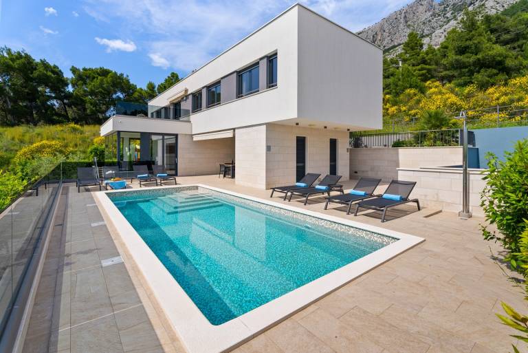 Villa with sauna, patio & private pool | Beach view — photo 4