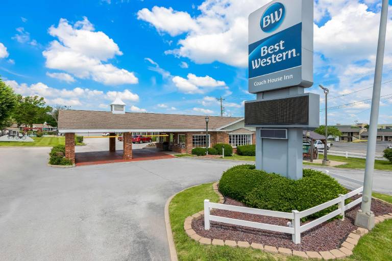 Best Western Coach House in Springfield, MO