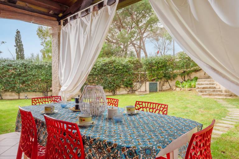 Holiday Home 'Villa Quattro Cuori' with Private Terrace, Private Garden and Air Conditioning in San Teodoro