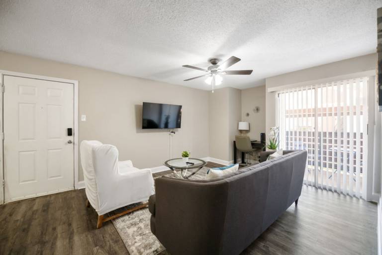 I014 –World Cup Stay - 18 min to AT&T - Sleeps 4 - Free Parking — photo 3