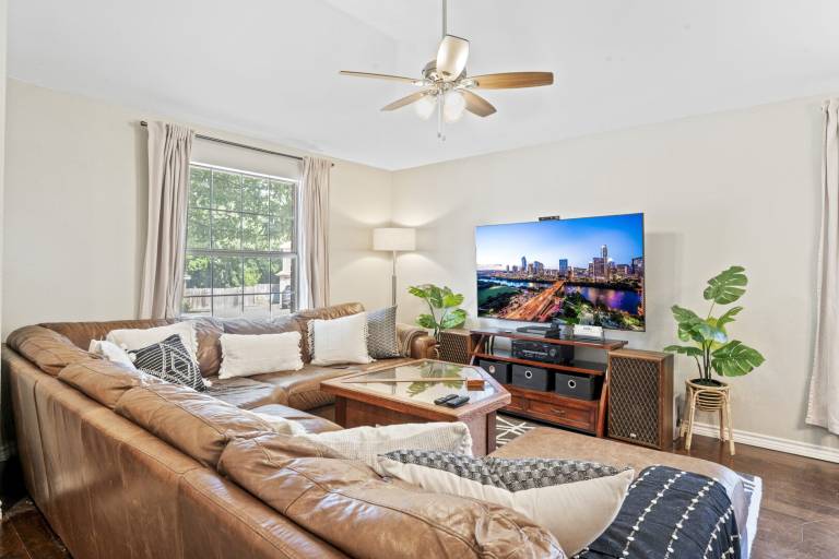 Children-friendly ample house with garden | Pets allowed in Round Rock, TX