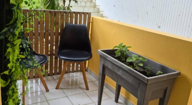 Holiday apartment with yard & patio — photo 5
