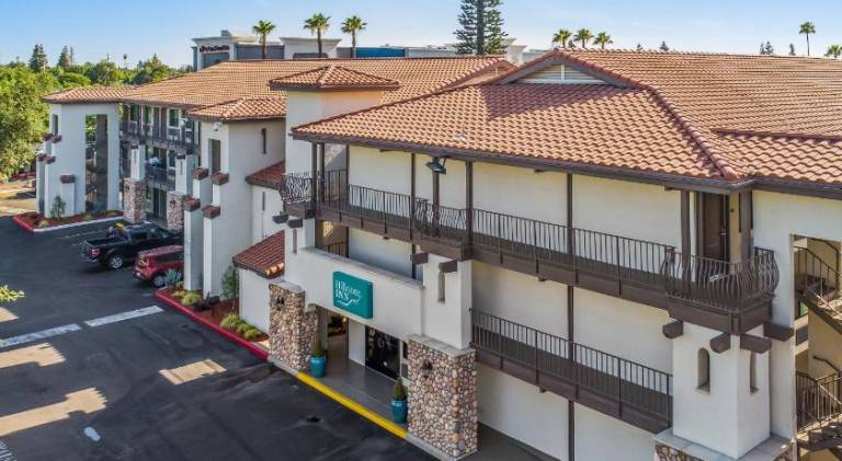 Hillstone Inn Tulare, an Ascend Collection Hotel — photo 3