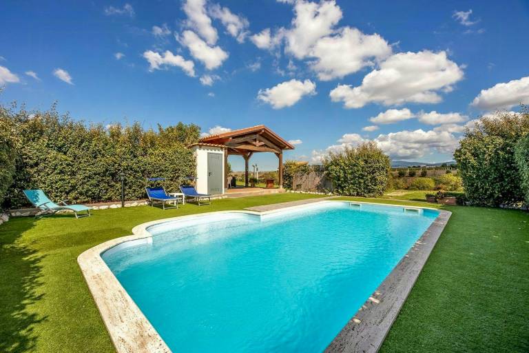 Fully equipped house with BBQ, terrace & private pool | Suitable for remote work | Pet-friendly — photo 3