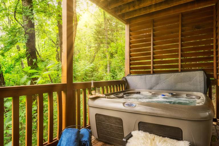Child-friendly cabin with pool, hot tub & grill | Perfect for remote work | Pet-friendly — photo 4