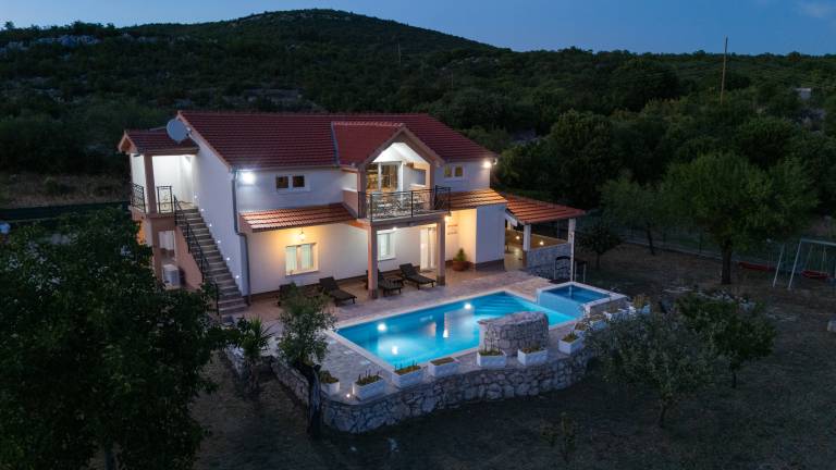 Ferienhaus in Lećevica, Dalmatien, Kroatien