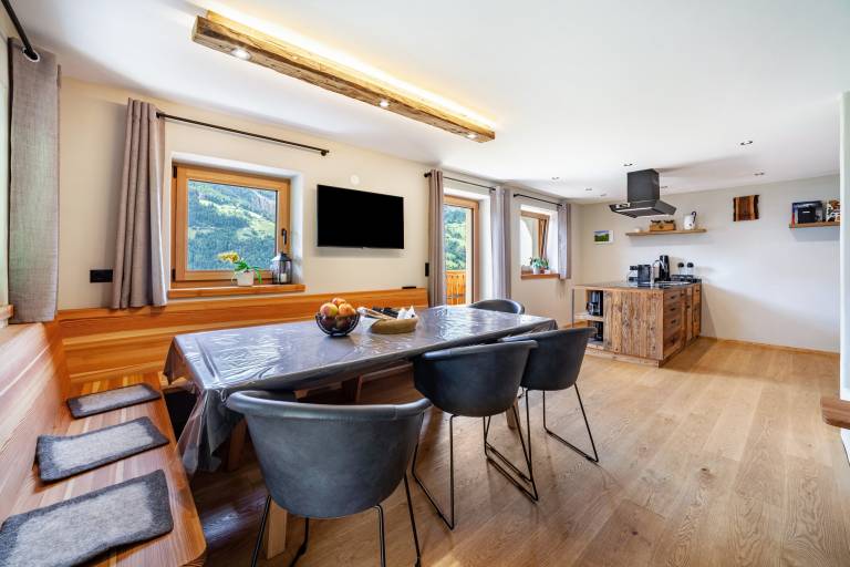 Apartment with garden, sauna & patio | Mountain view — photo 2