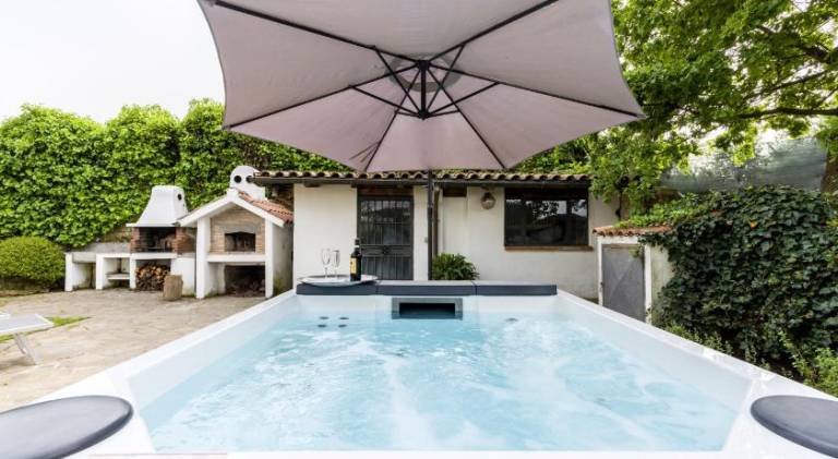 Fully equipped villa with barbeque, hot tub & yard | Good for workation | Dogs allowed — photo 5