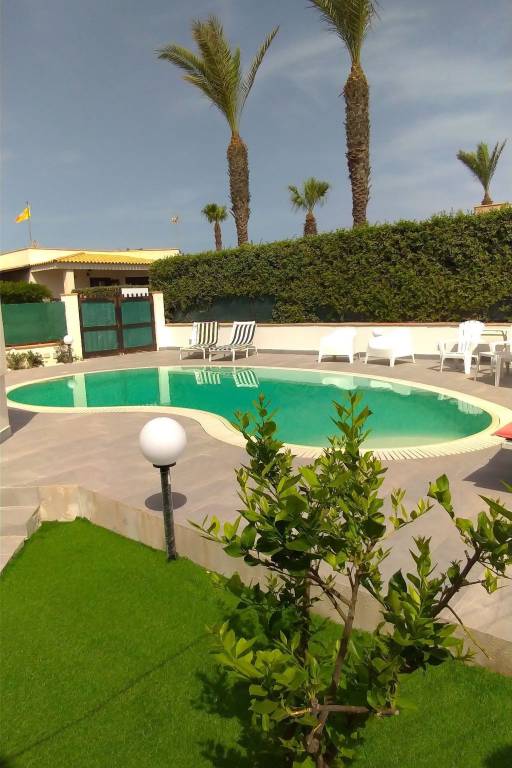 Vacation home with private pool, grill & patio — photo 5
