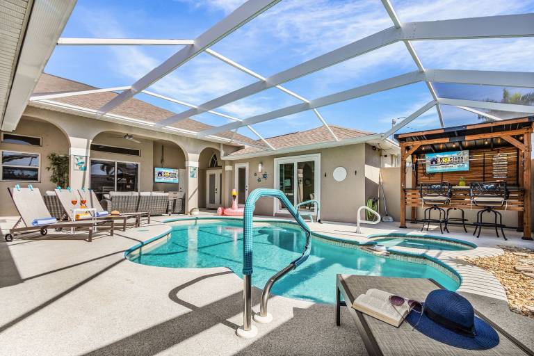 Waterfront Bliss with Pool & Spa – Your Perfect Escape Awaits - Sunset Cove - Roelens — photo 2