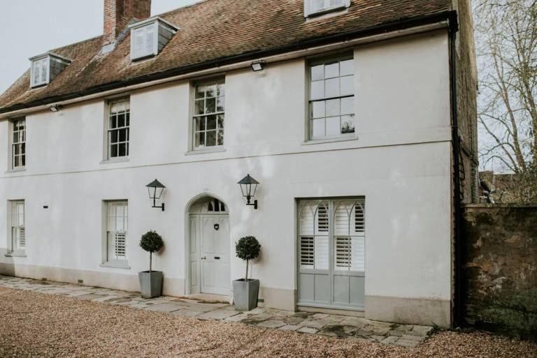 Family-oriented beautiful villa with yard, patio & barbecue | Pets allowed in Wimborne