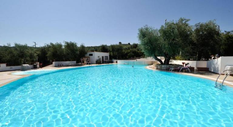 Serviced apartment with pool, hot tub & grill | Beach nearby | Pets are welcome — photo 3