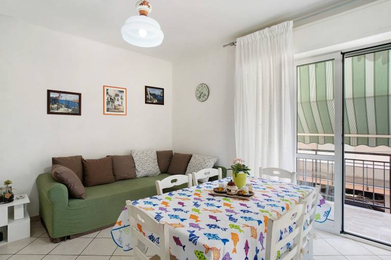 Apartment 'Mari Fior' with Sea View, Balcony and Wi-Fi in Diano Marina