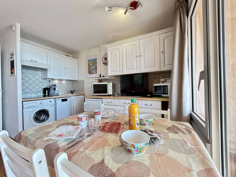 2-room apartment, sea view terrace, near beach — photo 4