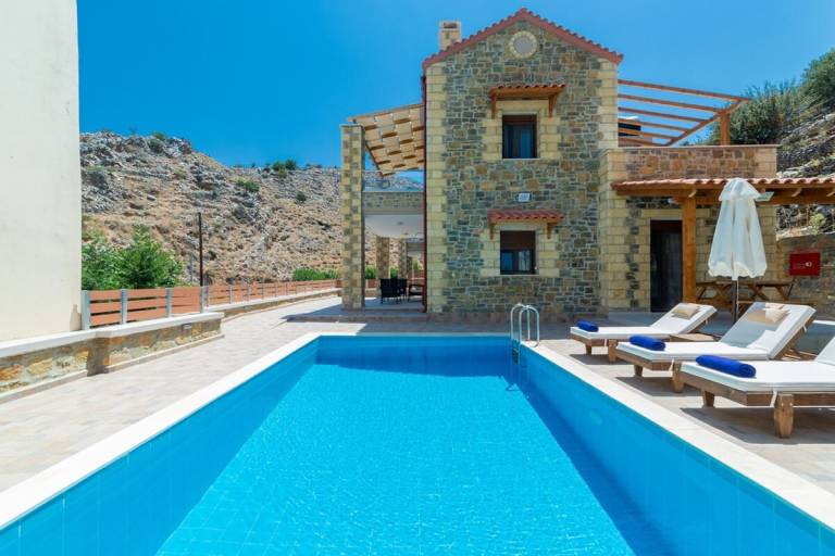 Fully equipped villa with private pool & barbecue | Pets are welcome — photo 3