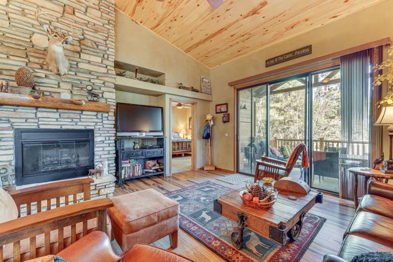 Rustic Retreat w/ Spacious Deck in Show Low! — photo 4