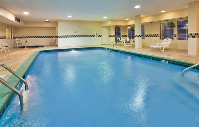 Country Inn & Suites by Radisson, Bloomington-Normal West, IL — photo 4