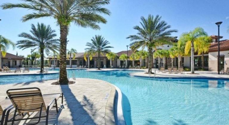 House with pool & jacuzzi | Pets allowed — photo 3