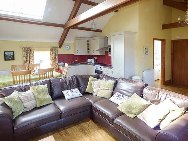 Child-friendly beautiful cottage with hot tub & yard | Dogs allowed — photo 5