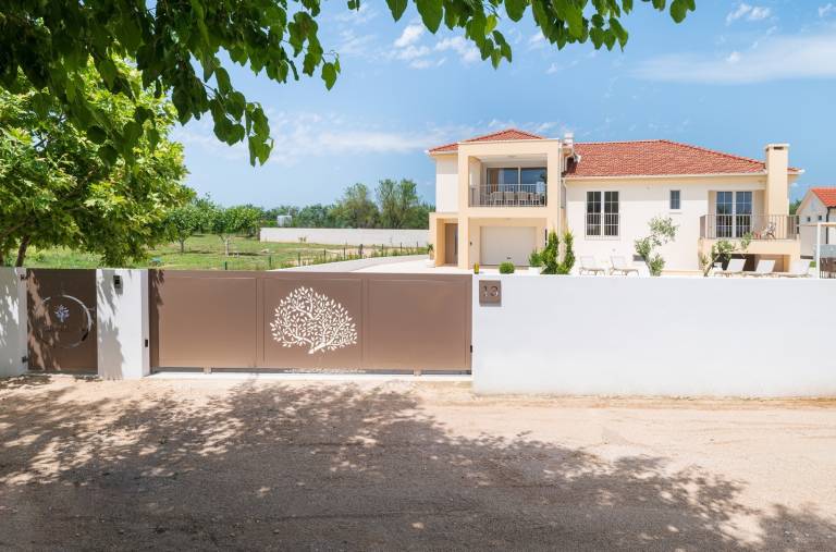Villa with BBQ, terrace & private pool | Mountain view — photo 2