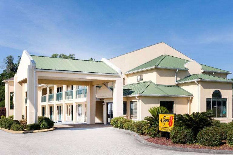 Super 8 by Wyndham Brunswick South/I-95 — photo 2