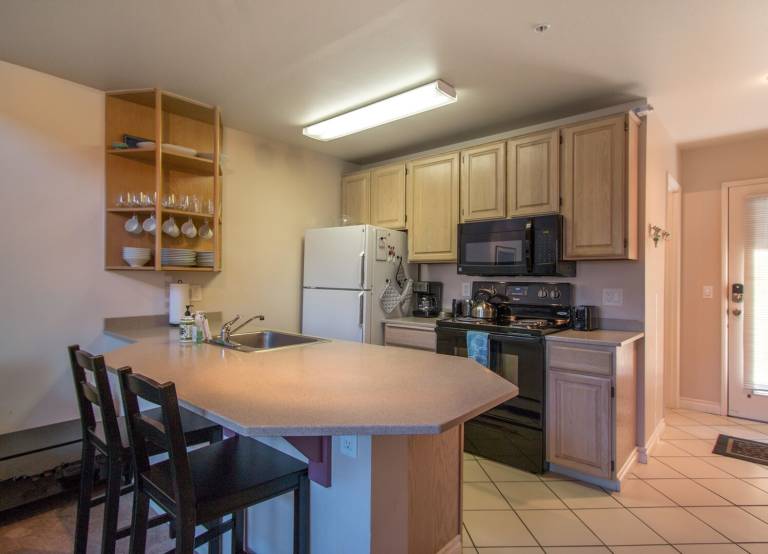 Family-friendly charming condo with patio | Pets allowed — photo 4