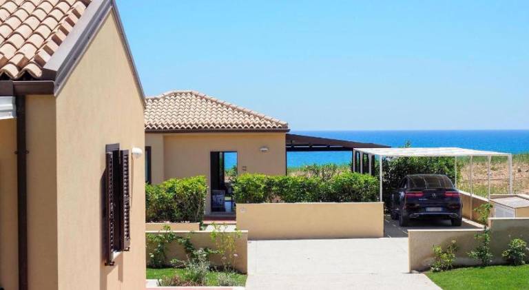 House with 3 rooms for 6 persons in Pozzallo