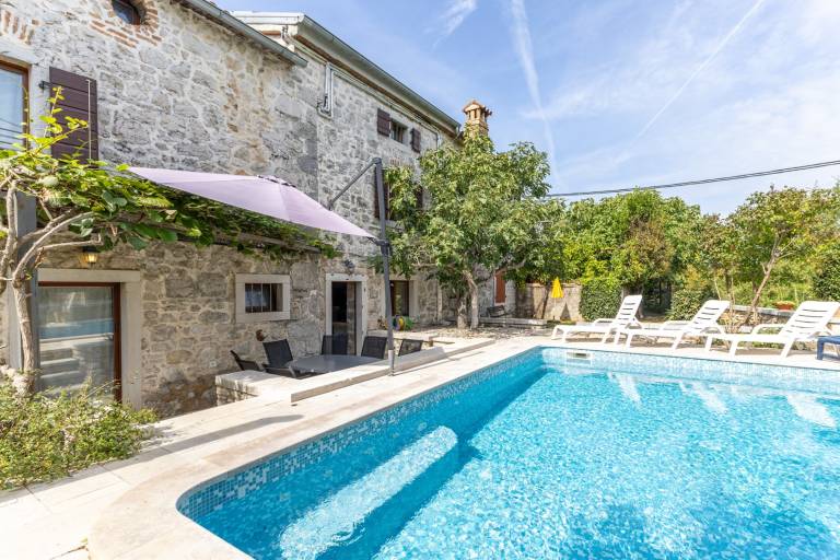 Fully equipped pleasant house with terrace, garden & private pool | Pets allowed — photo 3